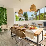 Golden - Private Jacuzzi, 4 Swimming Pools & Direct Access To The アパート