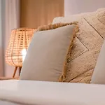Golden - Private Jacuzzi, 4 Swimming Pools & Direct Access To The マルベーリャ