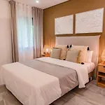 アパート Golden - Private Jacuzzi, 4 Swimming Pools & Direct Access To The